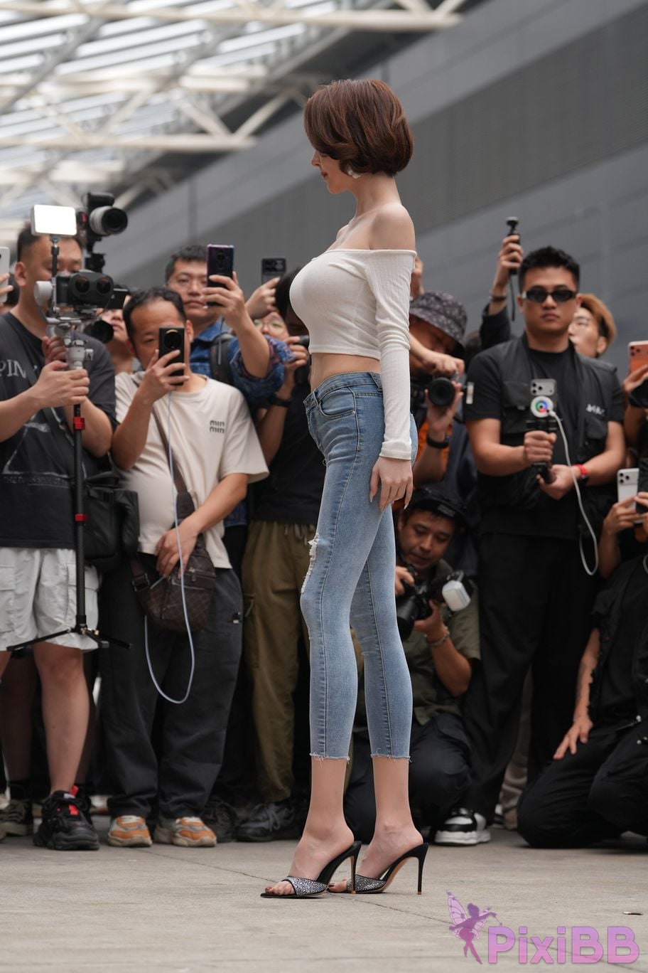 Featured Street Photography Works No.5744 Silk little cat Dabao in jeans PixiBB.COM 083