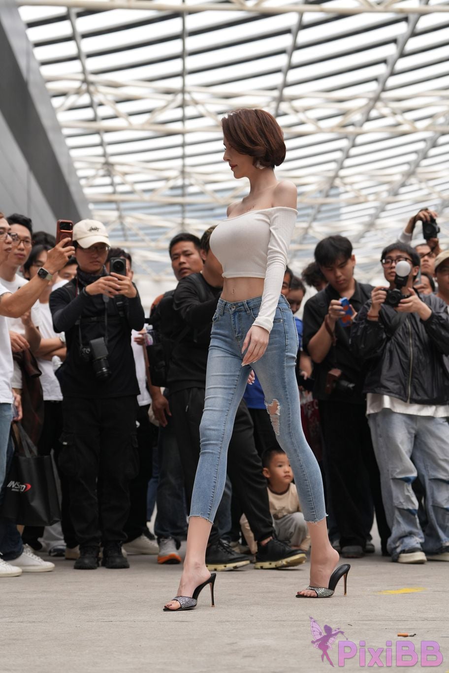Featured Street Photography Works No.5744 Silk little cat Dabao in jeans PixiBB.COM 088