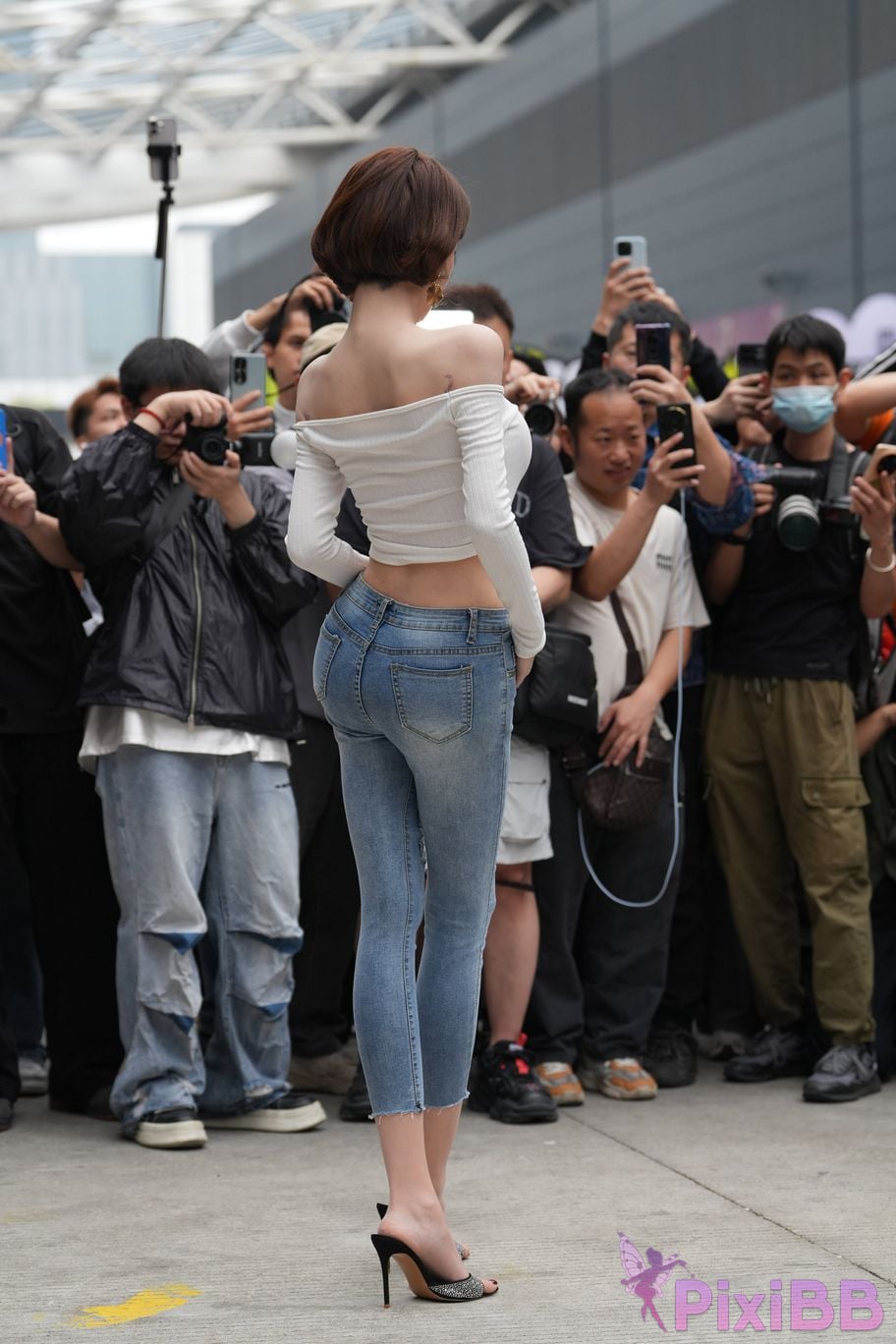 Featured Street Photography Works No.5744 Silk little cat Dabao in jeans PixiBB.COM 105