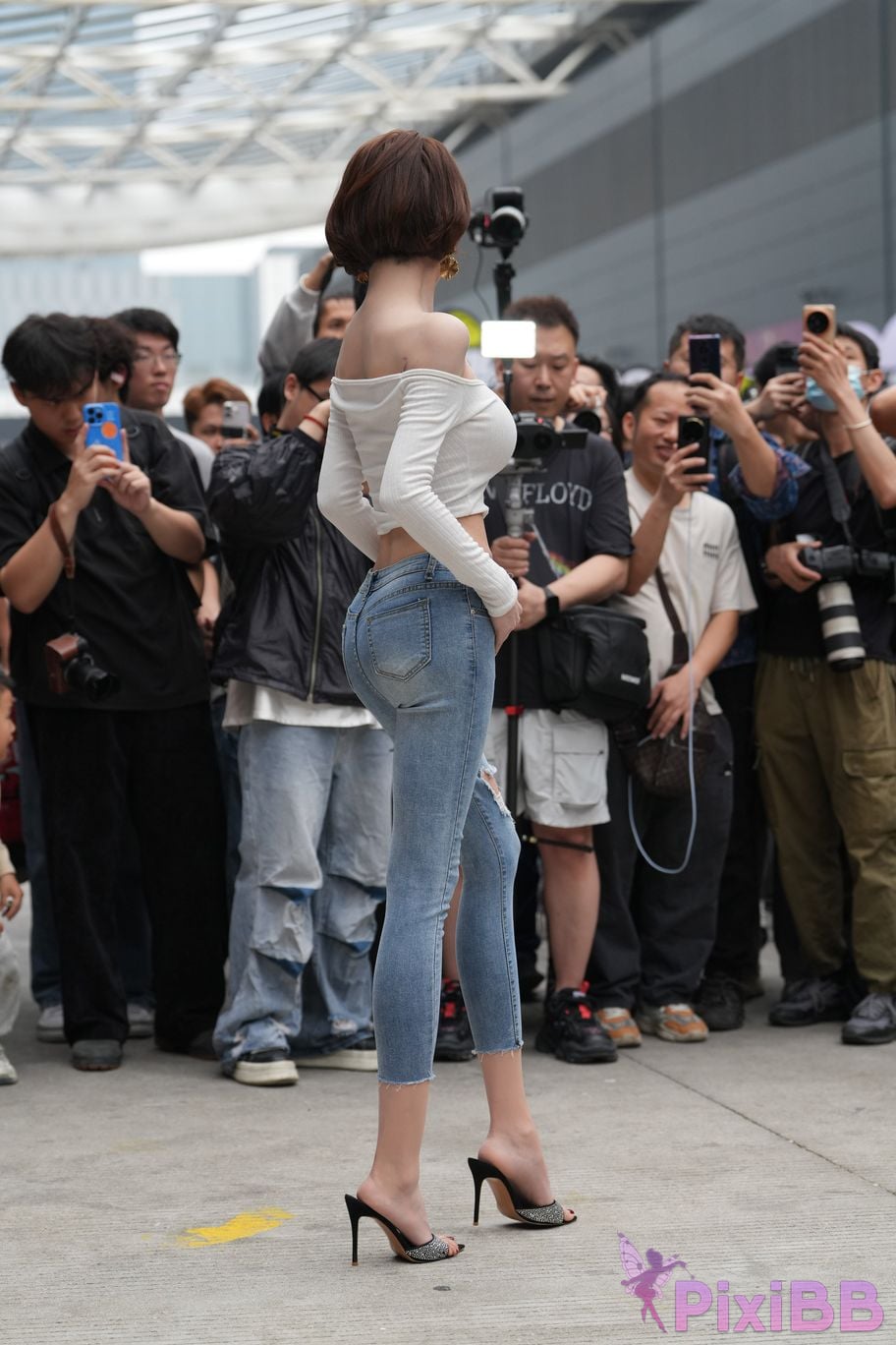 Featured Street Photography Works No.5744 Silk little cat Dabao in jeans PixiBB.COM 110