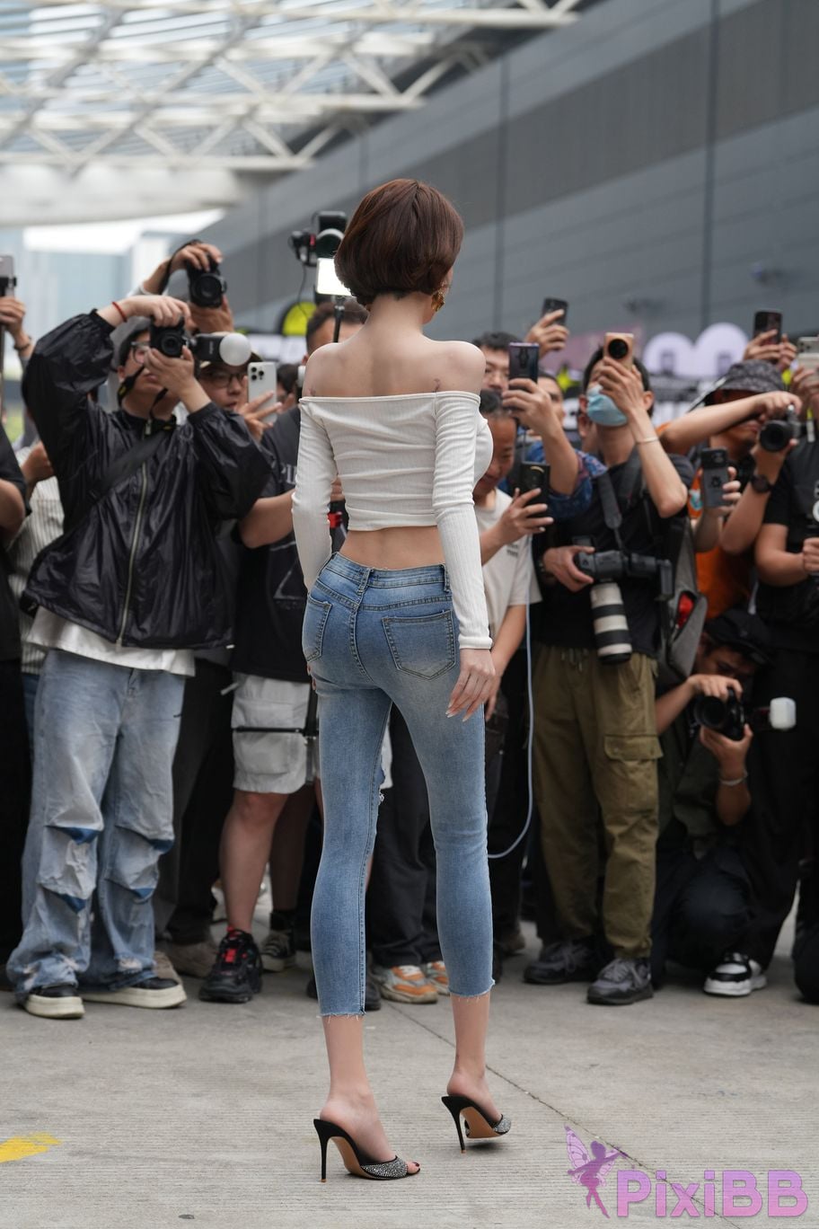 Featured Street Photography Works No.5744 Silk little cat Dabao in jeans PixiBB.COM 115