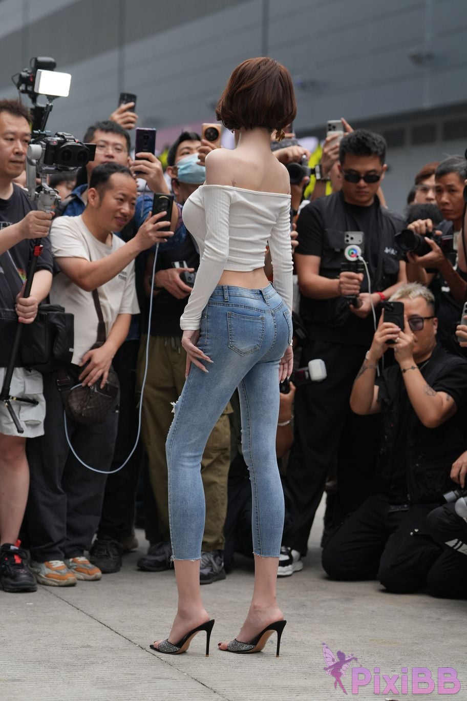 Featured Street Photography Works No.5744 Silk little cat Dabao in jeans PixiBB.COM 120