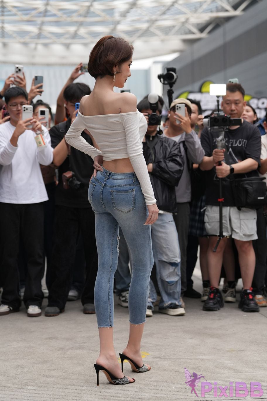 Featured Street Photography Works No.5744 Silk little cat Dabao in jeans PixiBB.COM 153
