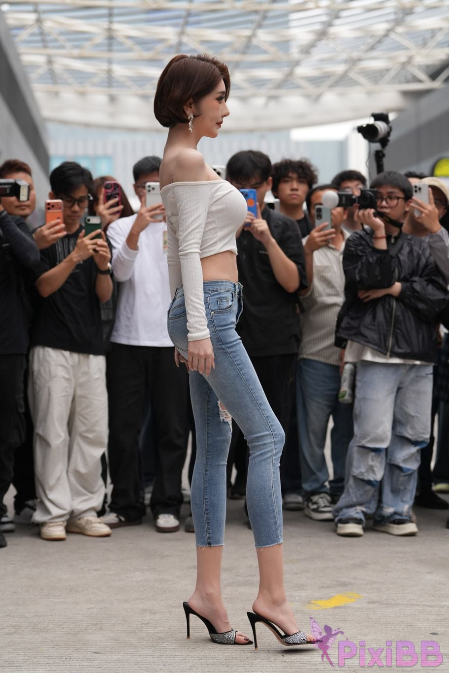 Featured Street Photography Works No.5744 Silk little cat Dabao in jeans PixiBB.COM 163
