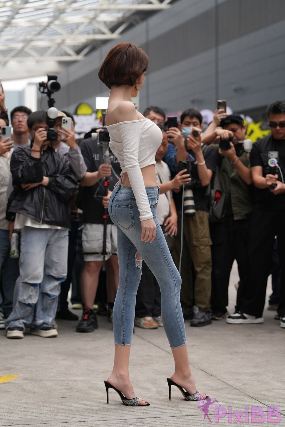 Featured Street Photography Works No.5744 Silk little cat Dabao in jeans PixiBB.COM 172