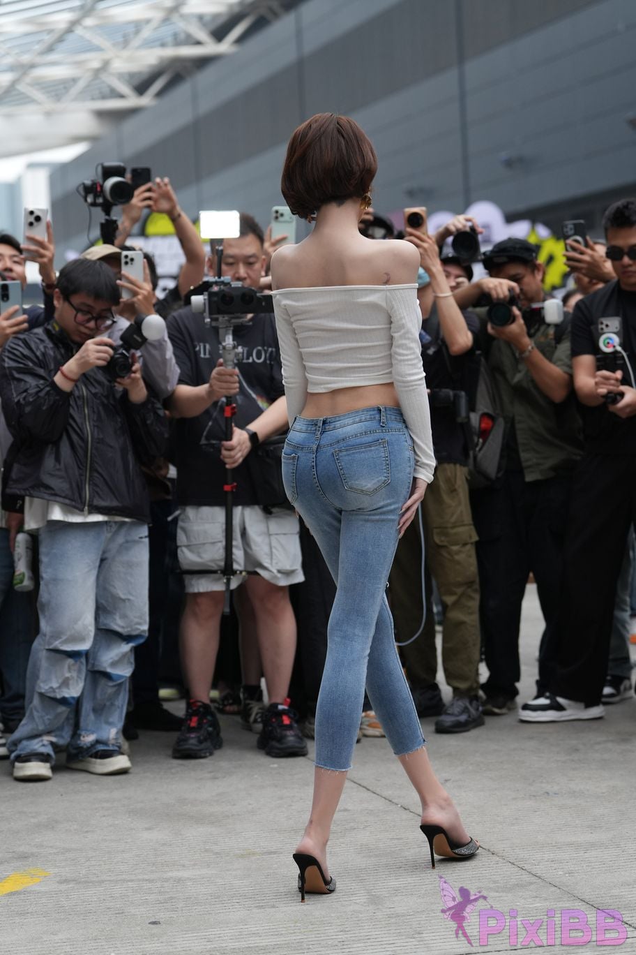 Featured Street Photography Works No.5744 Silk little cat Dabao in jeans PixiBB.COM 175