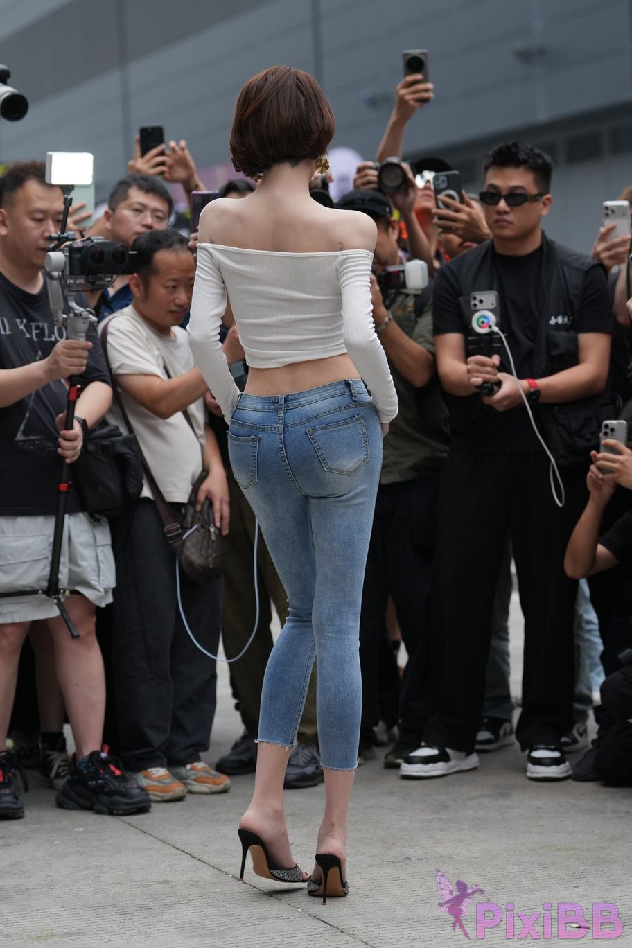 Featured Street Photography Works No.5744 Silk little cat Dabao in jeans PixiBB.COM 182