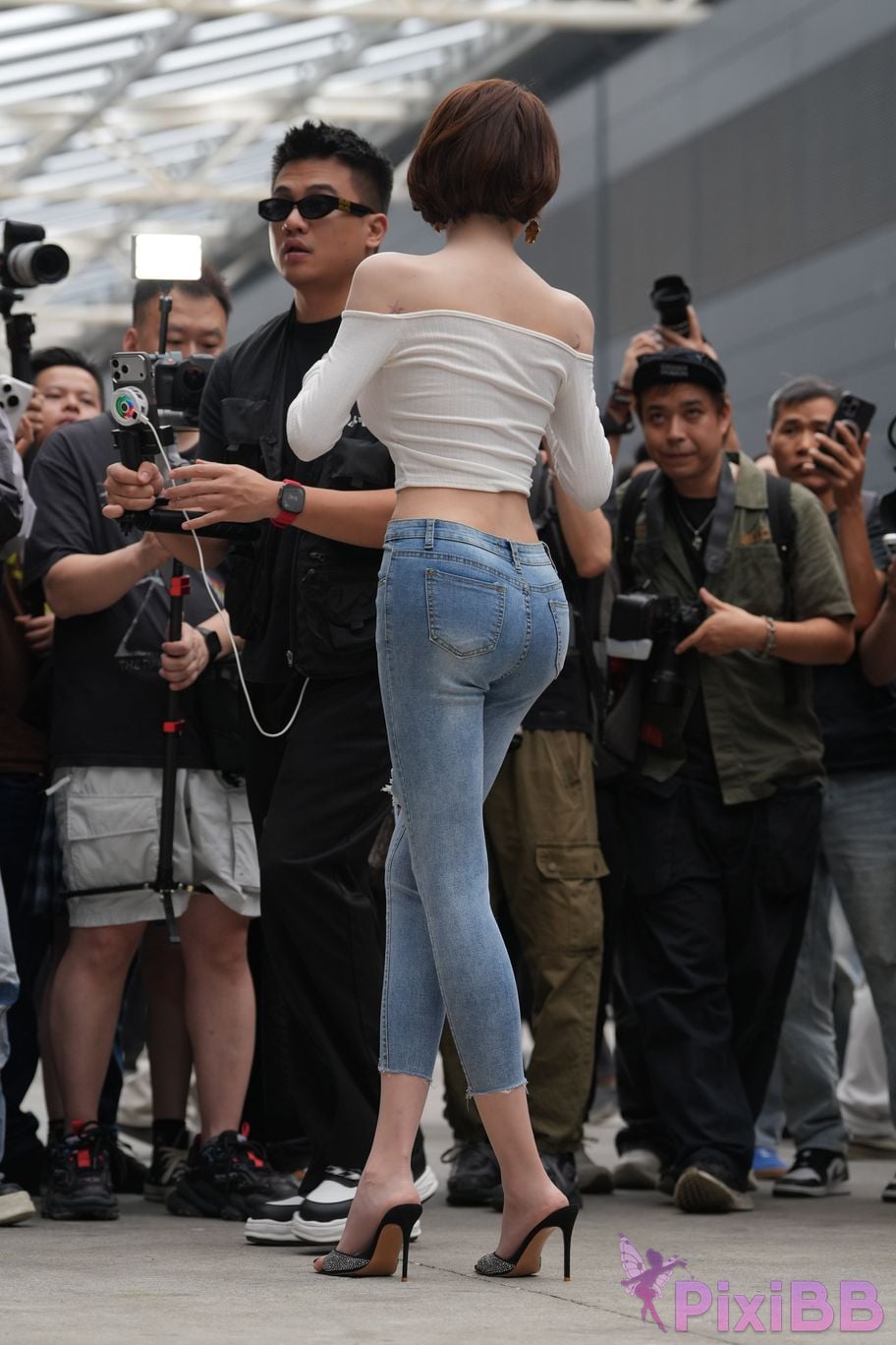 Featured Street Photography Works No.5744 Silk little cat Dabao in jeans PixiBB.COM 192