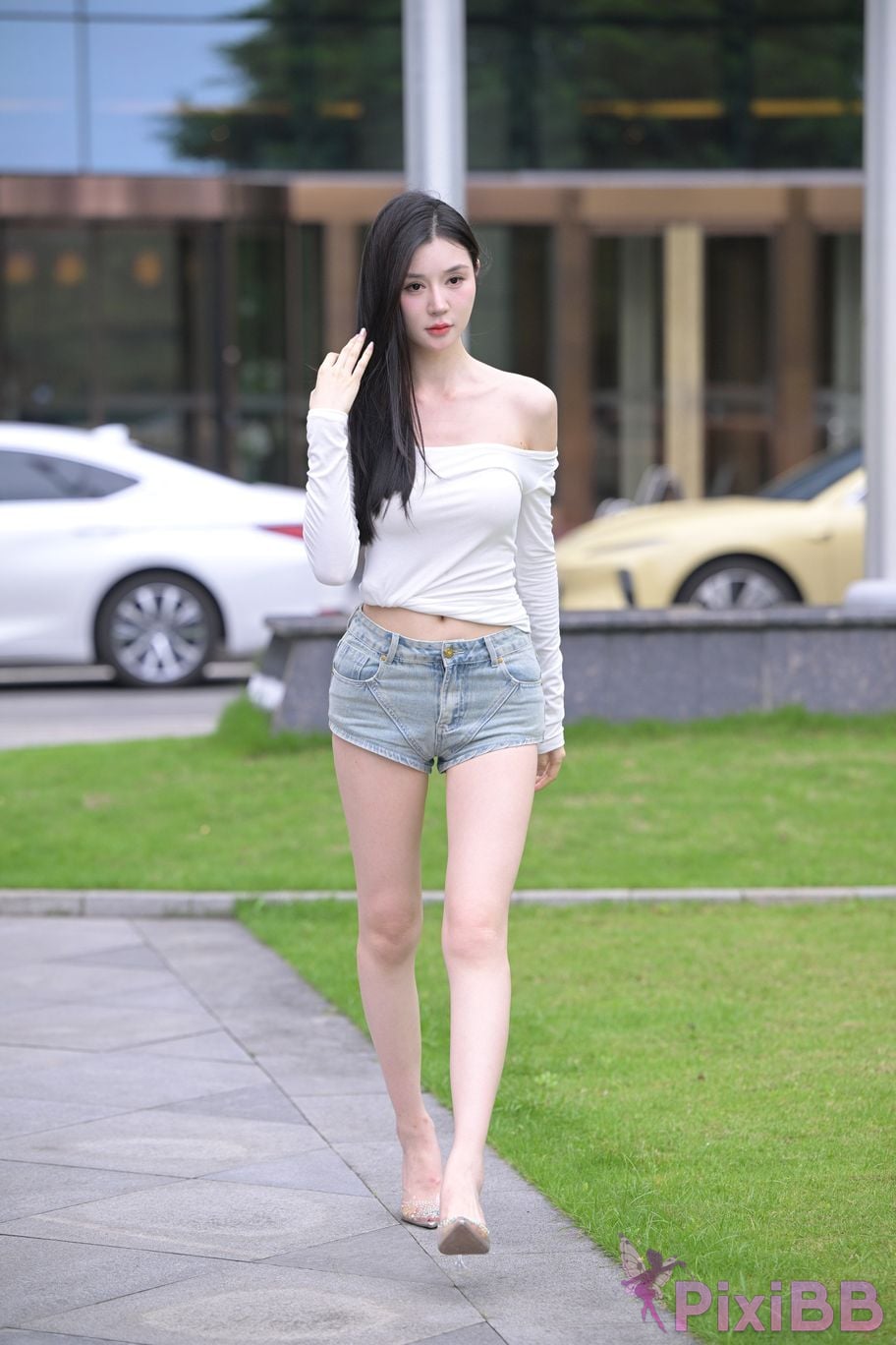 Featured Street Photography Works No.5745 glamor denim shorts PixiBB.COM 080