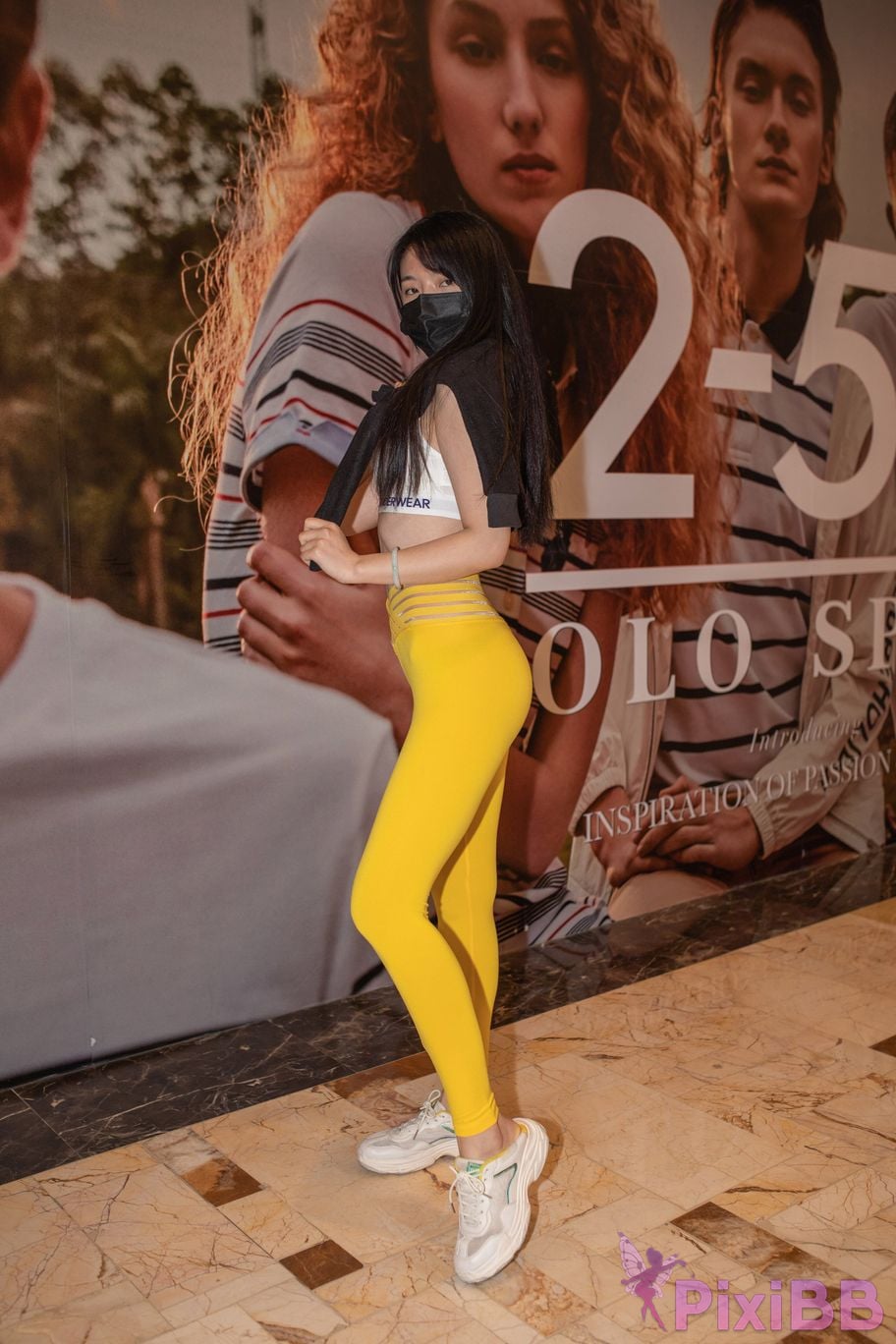 Featured Street Photography Works No.5746 Yellow yoga pants PixiBB.COM 007
