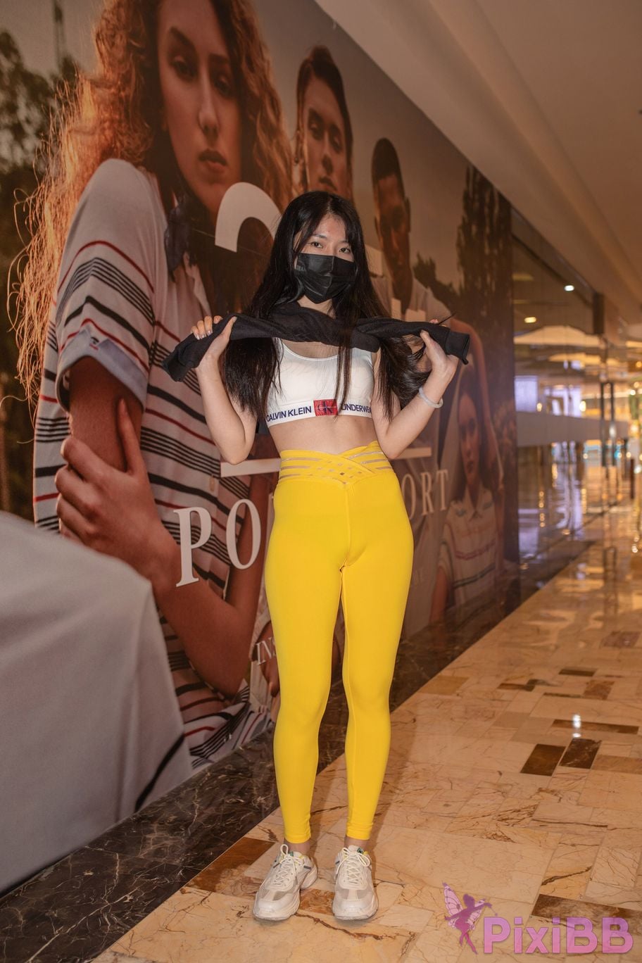 Featured Street Photography Works No.5746 Yellow yoga pants PixiBB.COM 008