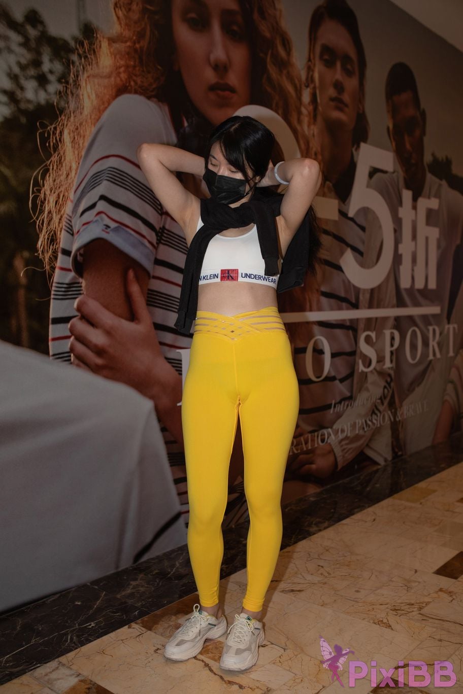 Featured Street Photography Works No.5746 Yellow yoga pants PixiBB.COM 009