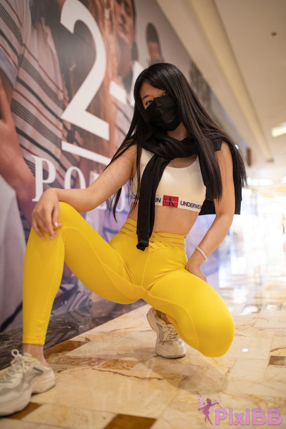 Featured Street Photography Works No.5746 Yellow yoga pants PixiBB.COM 016