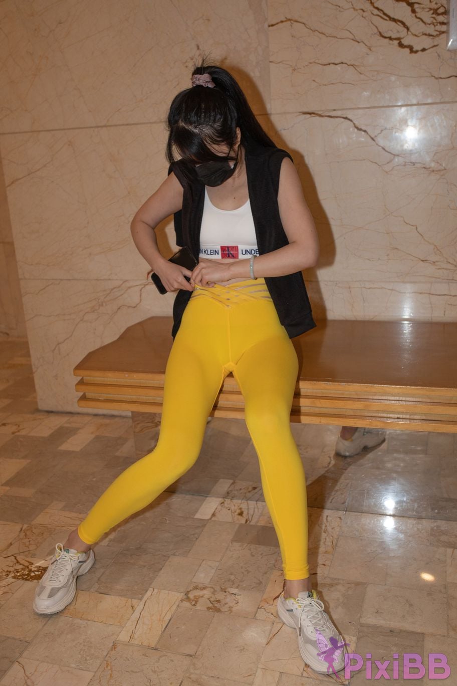 Featured Street Photography Works No.5746 Yellow yoga pants PixiBB.COM 018