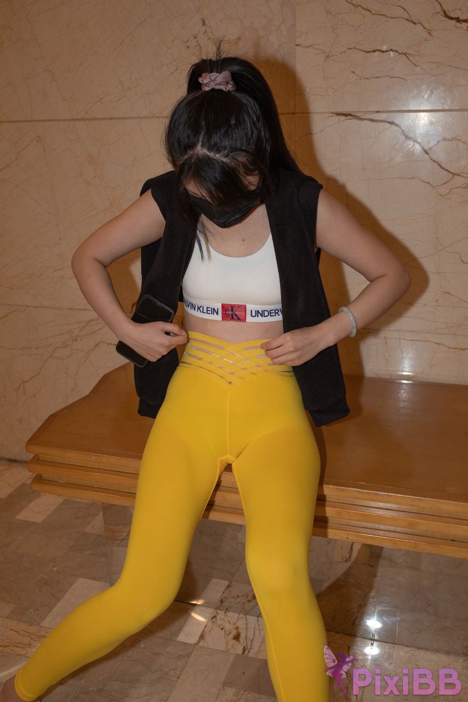 Featured Street Photography Works No.5746 Yellow yoga pants PixiBB.COM 020