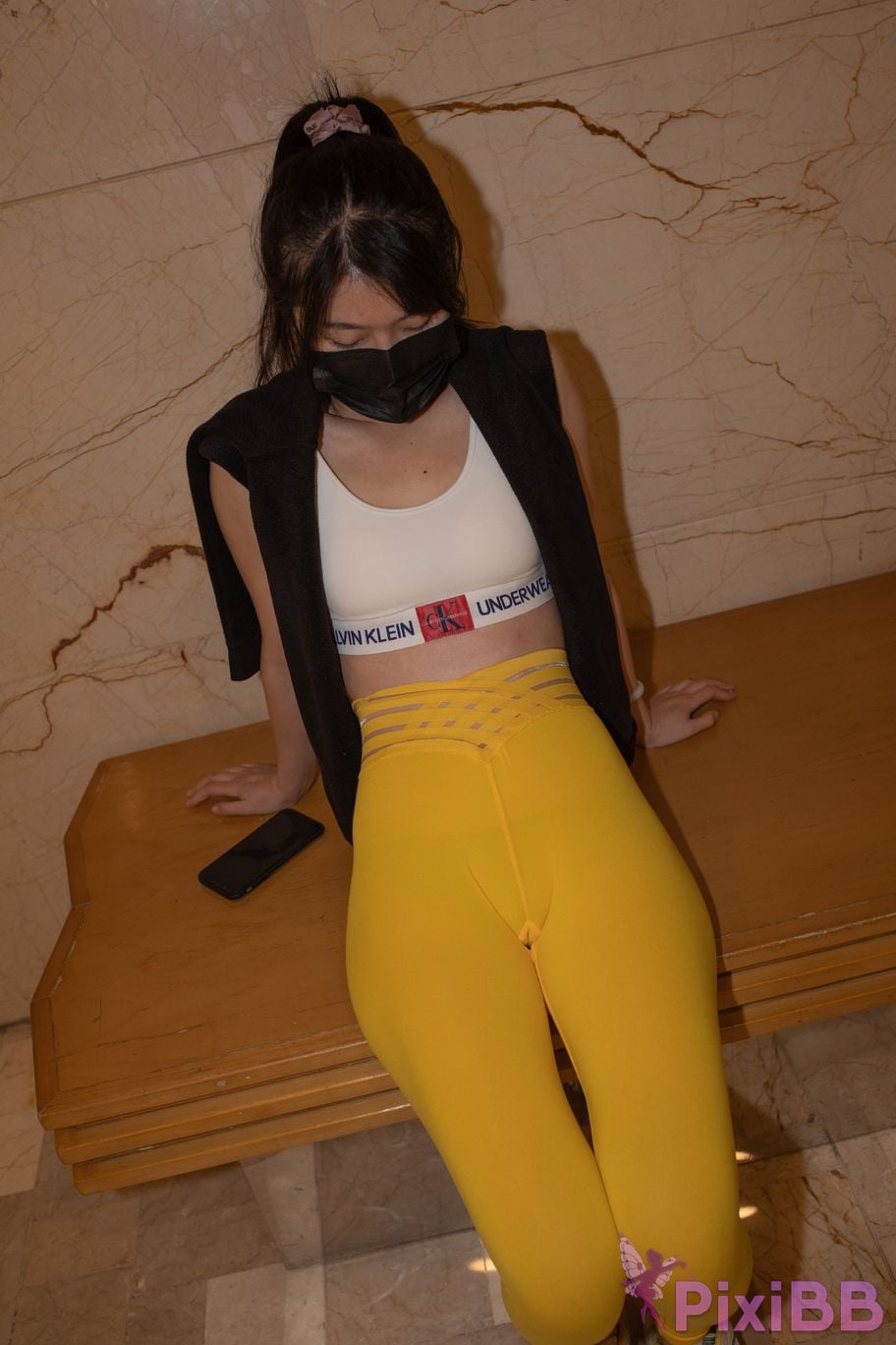 Featured Street Photography Works No.5746 Yellow yoga pants PixiBB.COM 022
