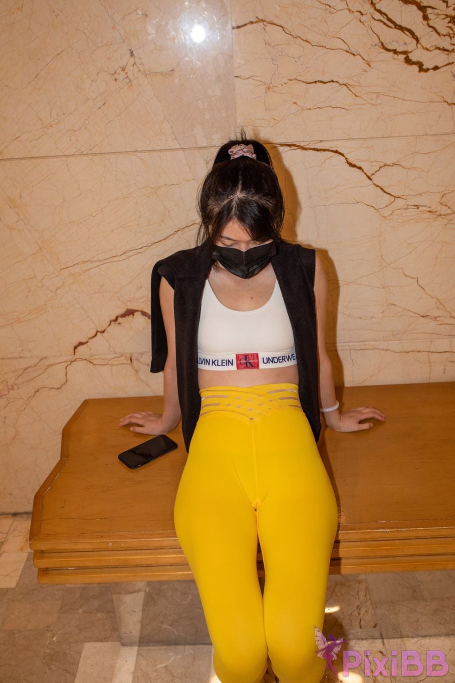 Featured Street Photography Works No.5746 Yellow yoga pants PixiBB.COM 023