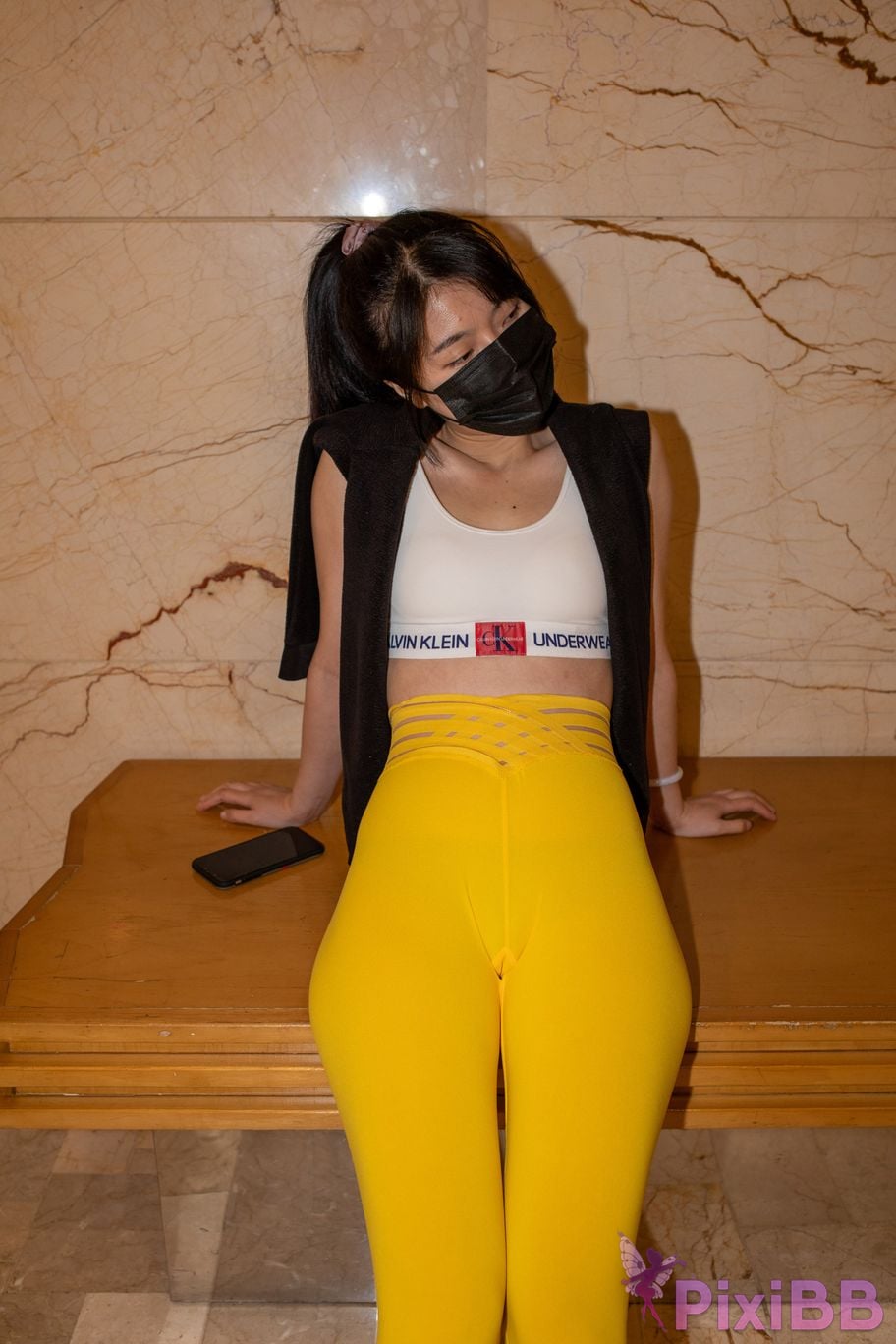 Featured Street Photography Works No.5746 Yellow yoga pants PixiBB.COM 025