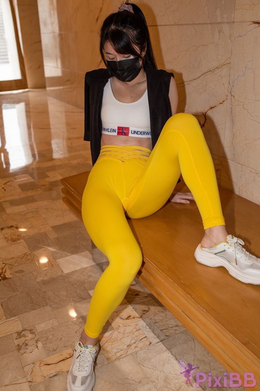 Featured Street Photography Works No.5746 Yellow yoga pants PixiBB.COM 028