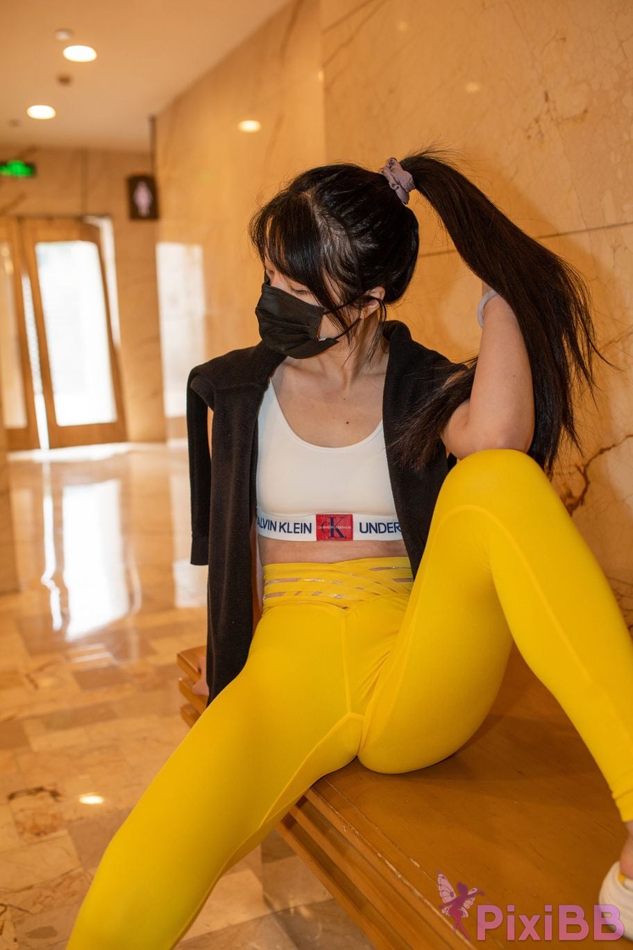 Featured Street Photography Works No.5746 Yellow yoga pants PixiBB.COM 031