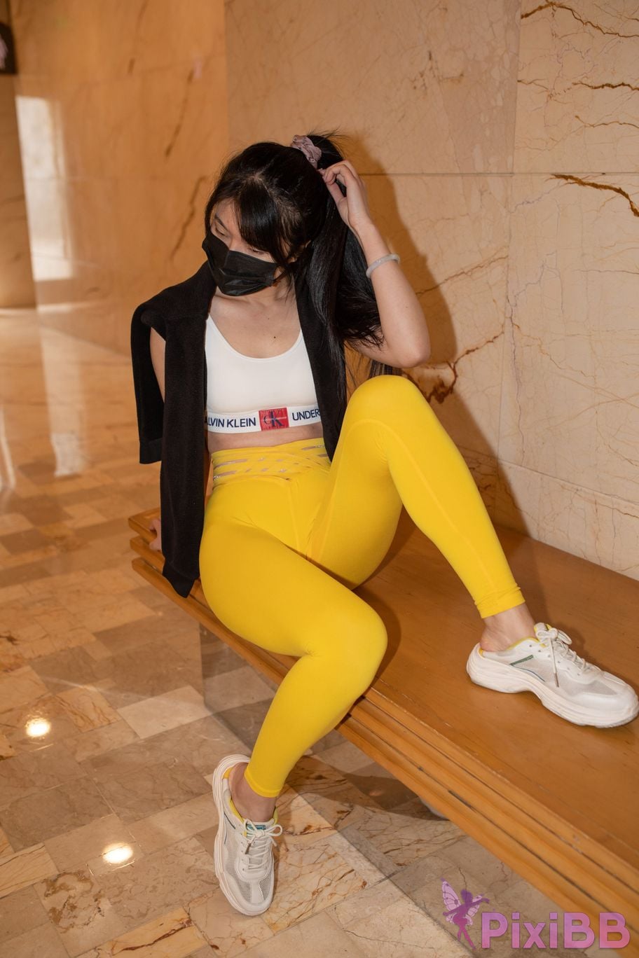 Featured Street Photography Works No.5746 Yellow yoga pants PixiBB.COM 032