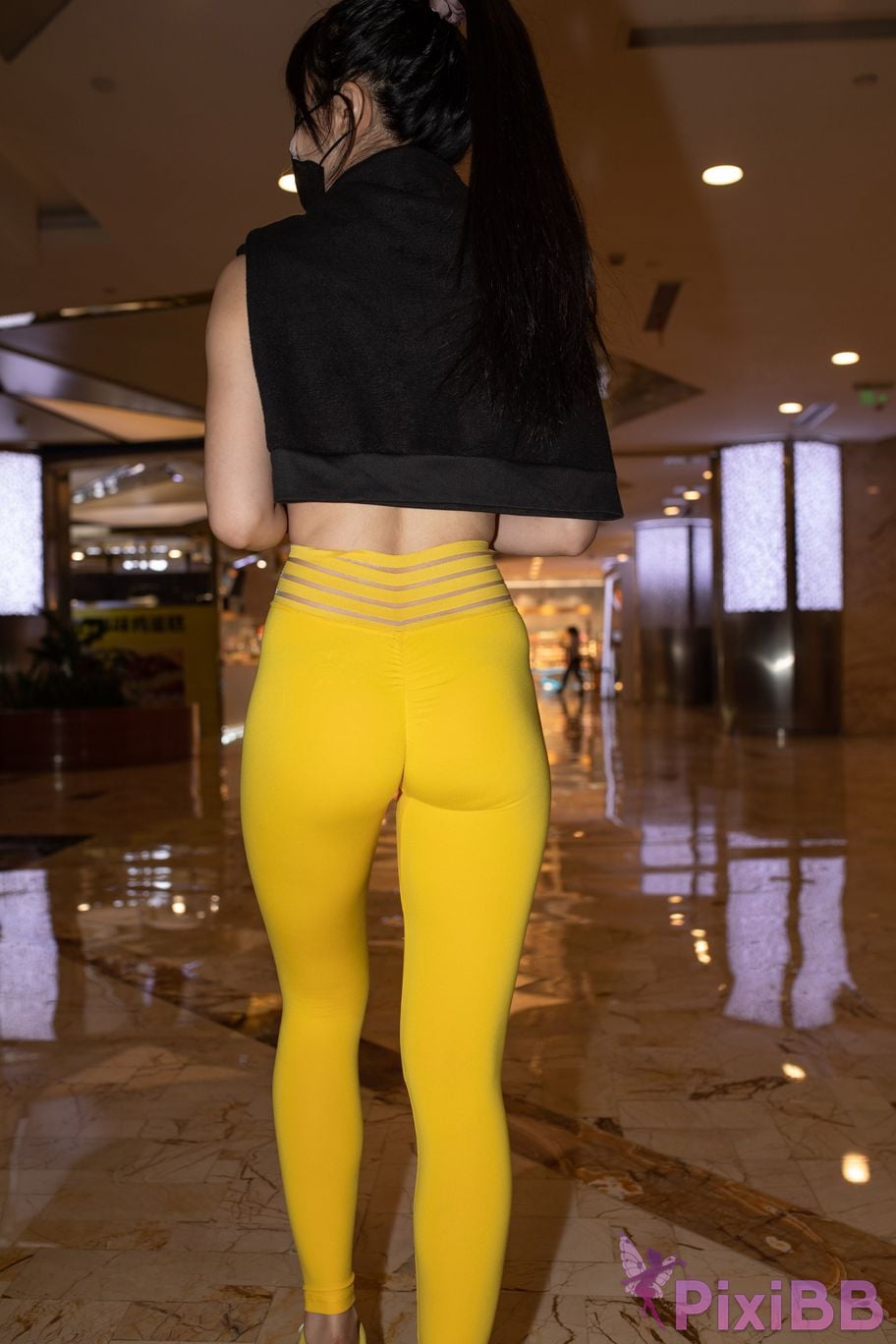Featured Street Photography Works No.5746 Yellow yoga pants PixiBB.COM 043