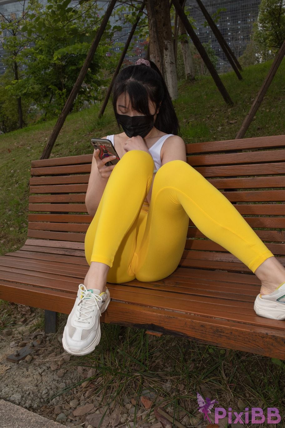 Featured Street Photography Works No.5746 Yellow yoga pants PixiBB.COM 178