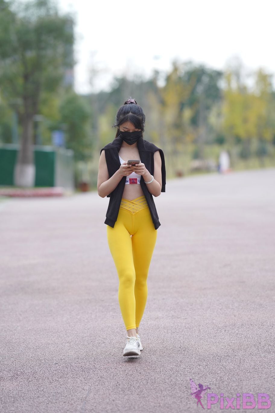 Featured Street Photography Works No.5746 Yellow yoga pants PixiBB.COM 242