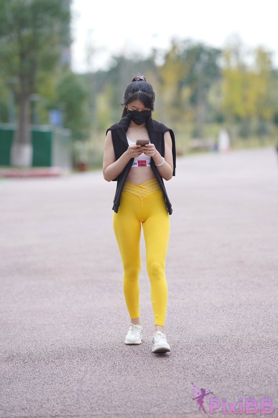 Featured Street Photography Works No.5746 Yellow yoga pants PixiBB.COM 243