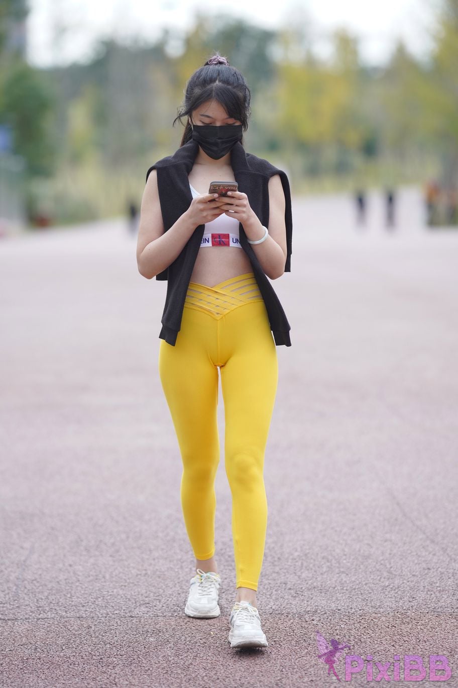 Featured Street Photography Works No.5746 Yellow yoga pants PixiBB.COM 248