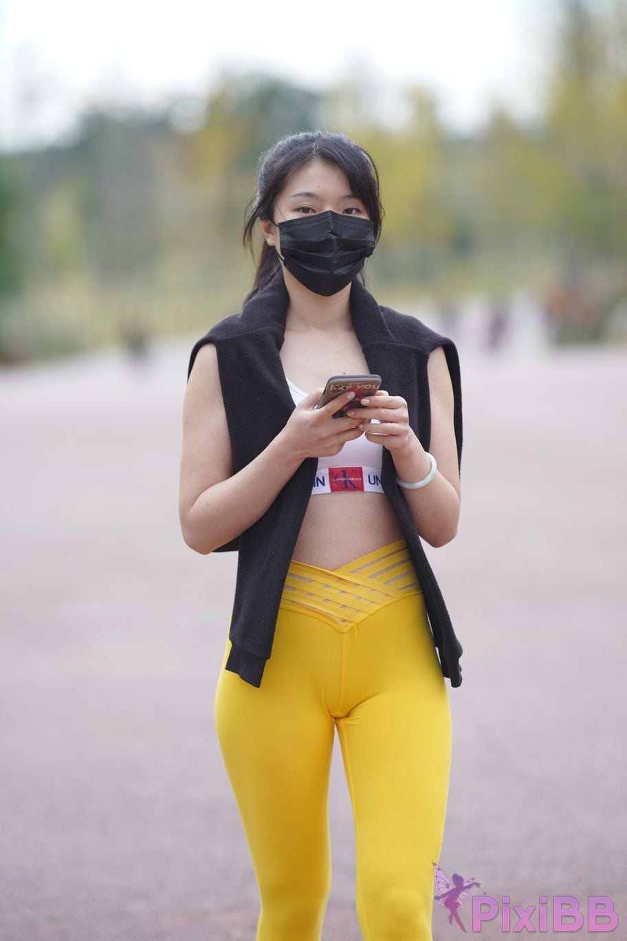 Featured Street Photography Works No.5746 Yellow yoga pants PixiBB.COM 251