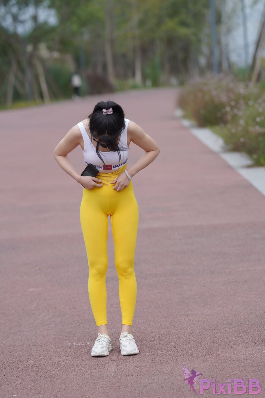 Featured Street Photography Works No.5746 Yellow yoga pants PixiBB.COM 277