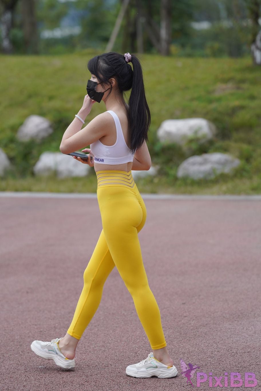 Featured Street Photography Works No.5746 Yellow yoga pants PixiBB.COM 307