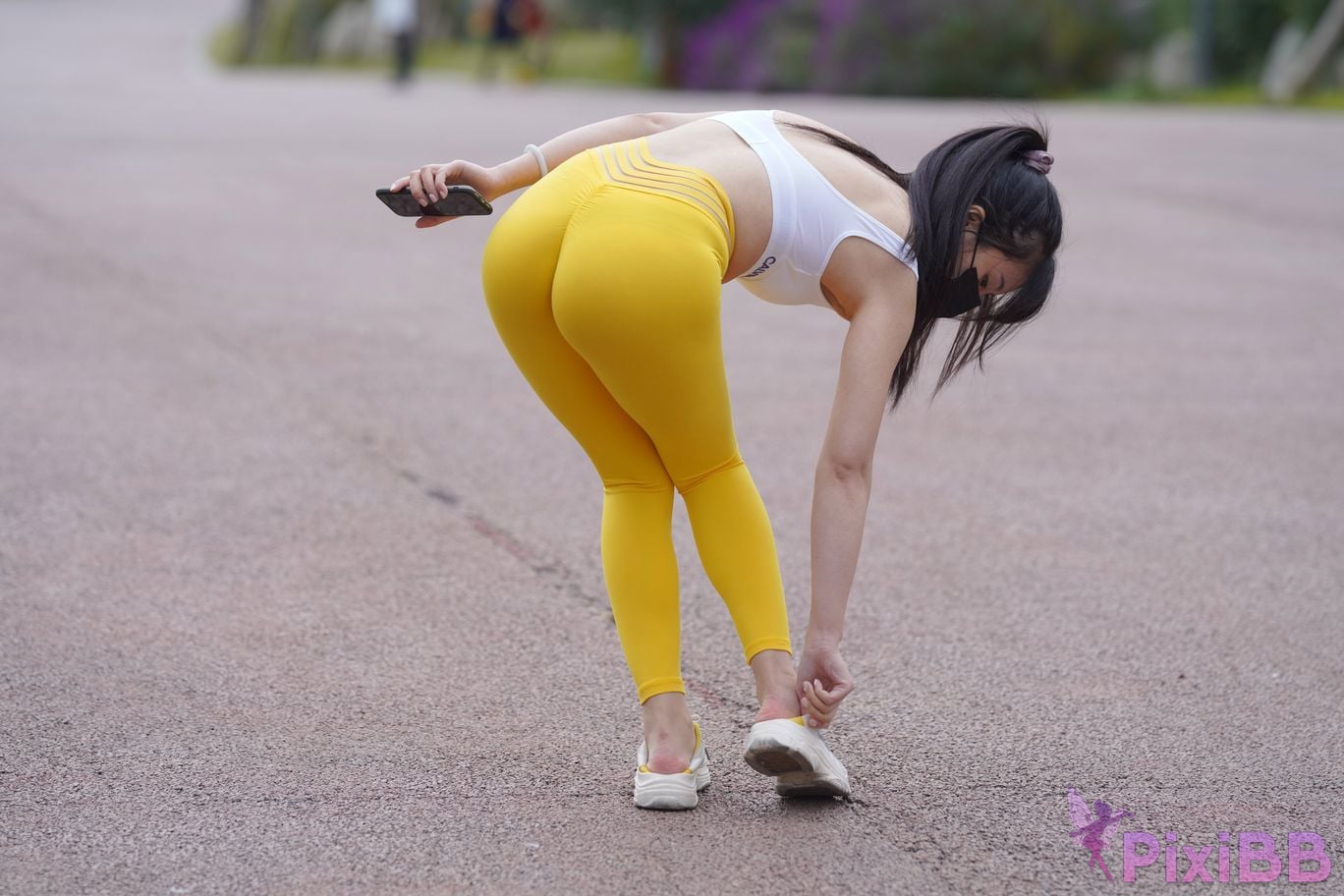Featured Street Photography Works No.5746 Yellow yoga pants PixiBB.COM 324