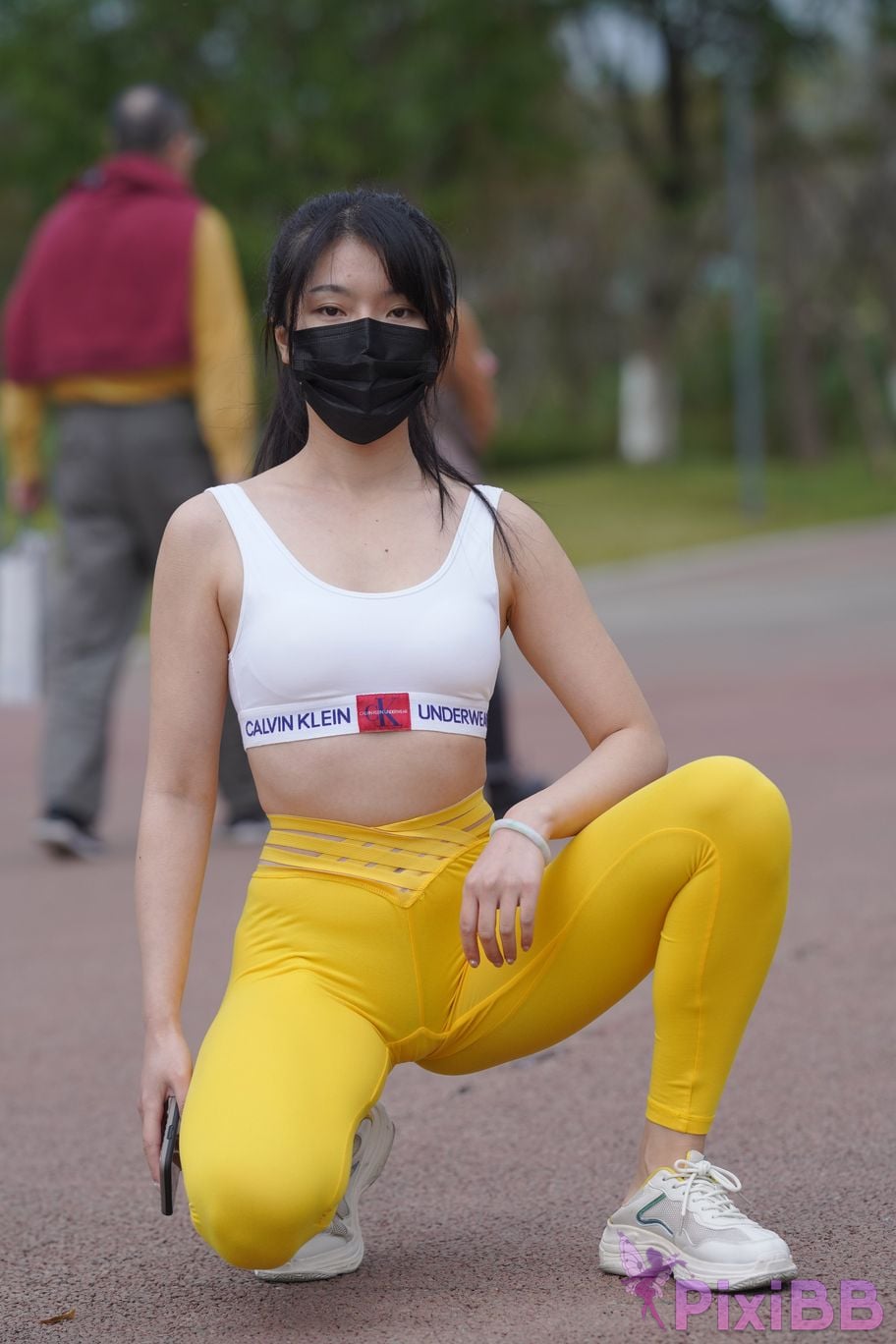 Featured Street Photography Works No.5746 Yellow yoga pants PixiBB.COM 343