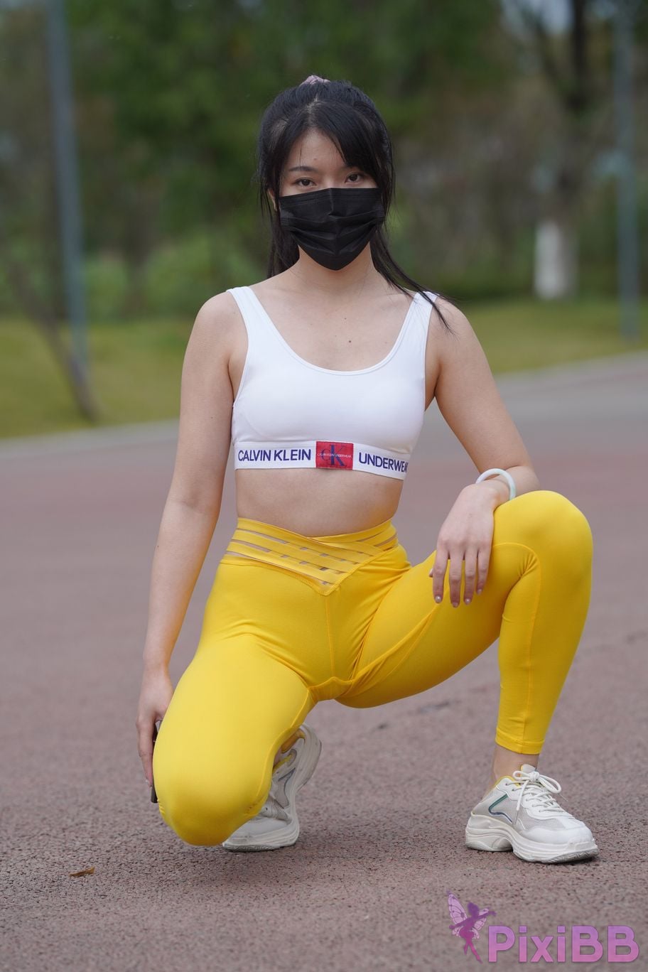 Featured Street Photography Works No.5746 Yellow yoga pants PixiBB.COM 345