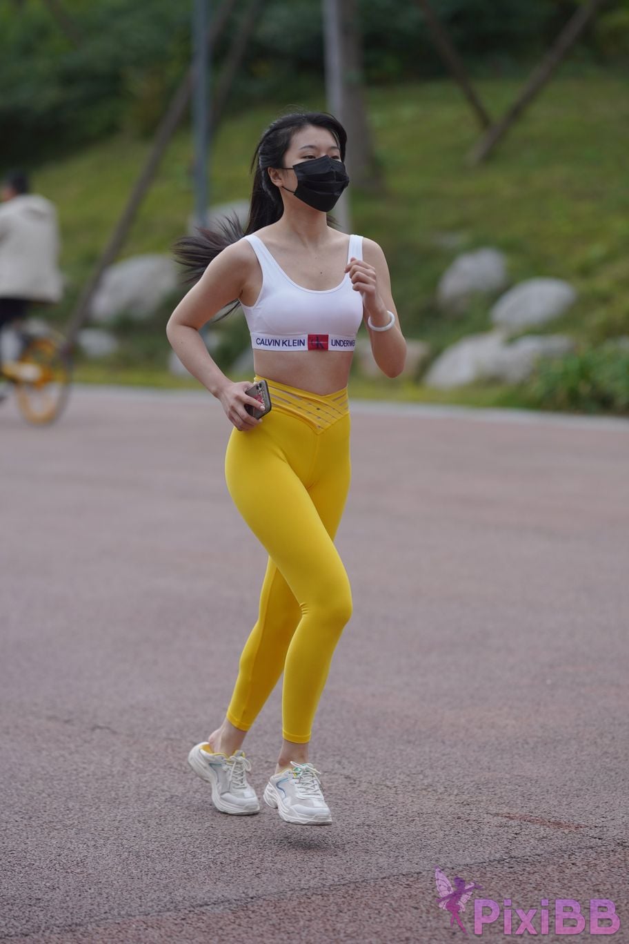 Featured Street Photography Works No.5746 Yellow yoga pants PixiBB.COM 352