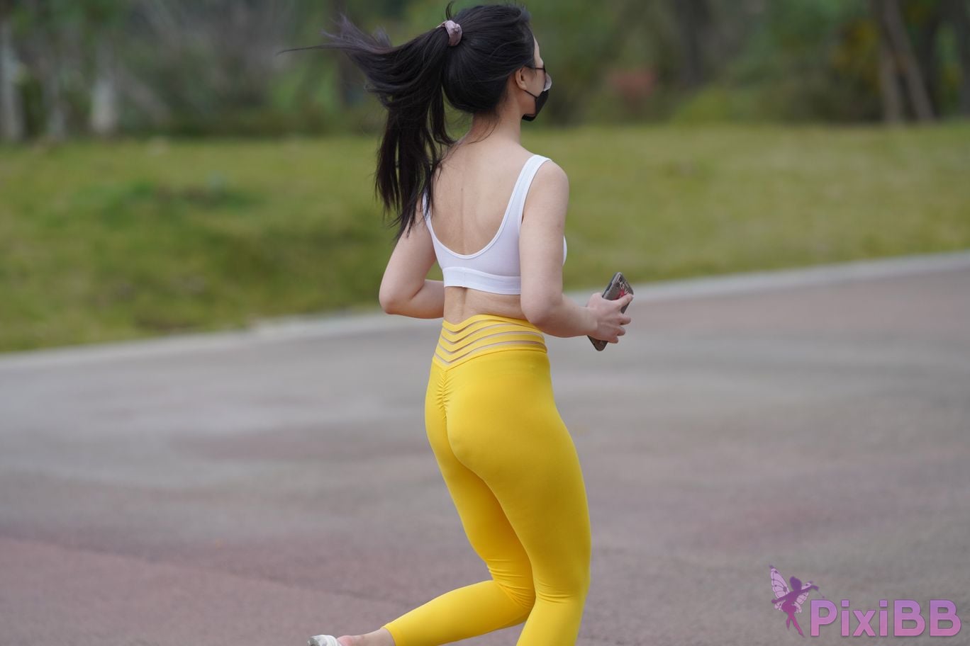 Featured Street Photography Works No.5746 Yellow yoga pants PixiBB.COM 358