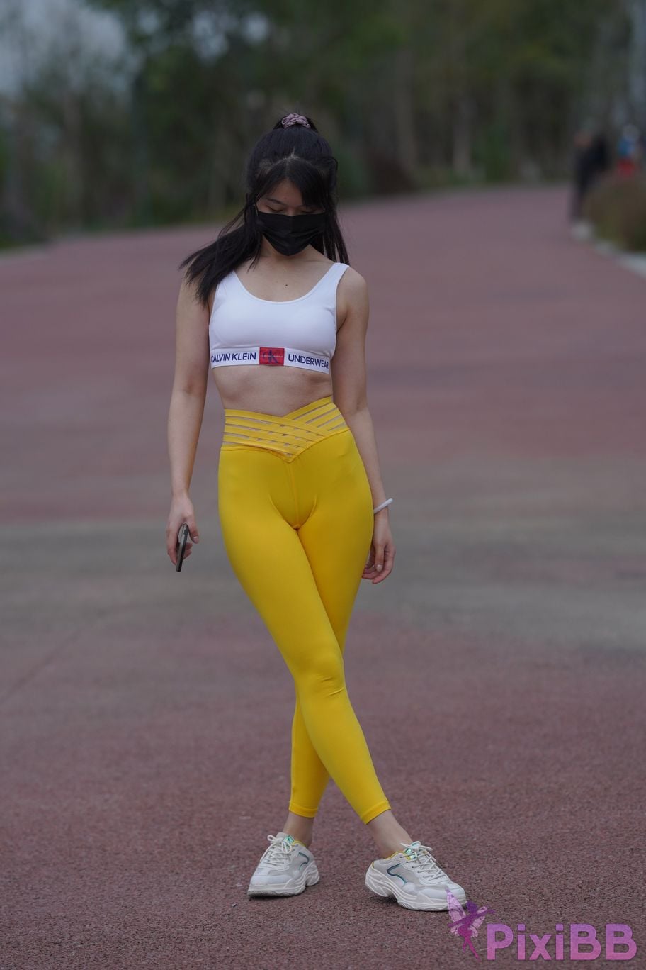 Featured Street Photography Works No.5746 Yellow yoga pants PixiBB.COM 381