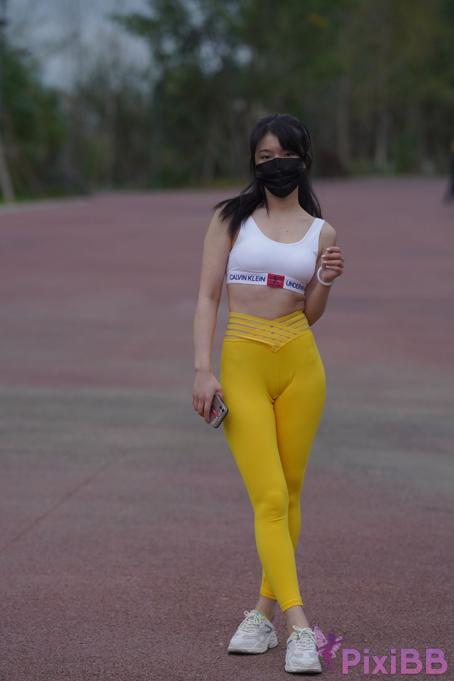 Featured Street Photography Works No.5746 Yellow yoga pants PixiBB.COM 382