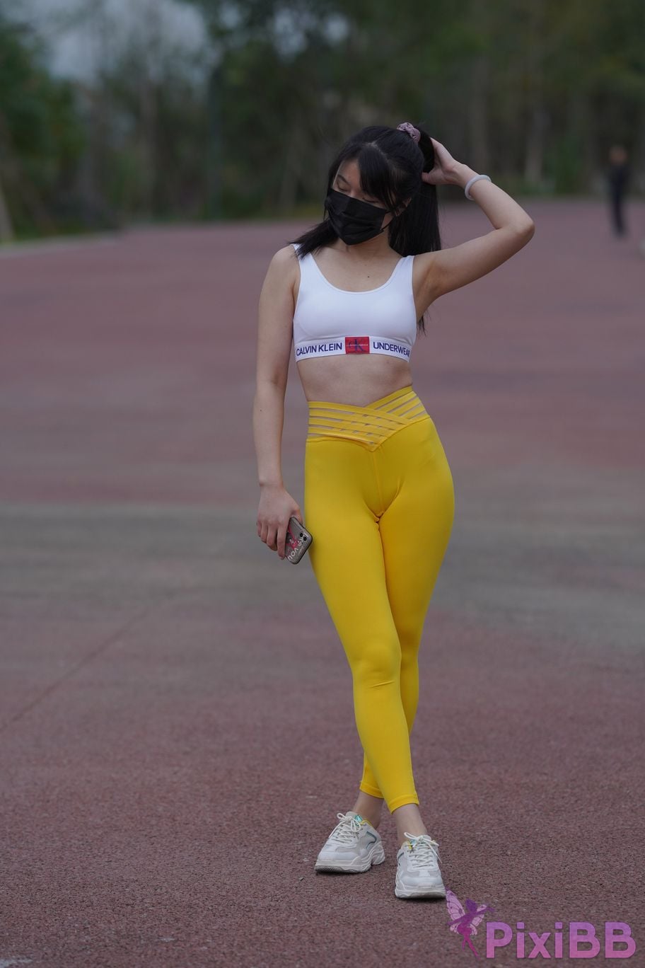 Featured Street Photography Works No.5746 Yellow yoga pants PixiBB.COM 383