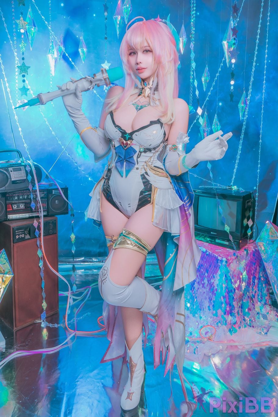Cosplayer Pyon Aemeath Wuthering Waves Ming Chao amis PixiBB.COM 001