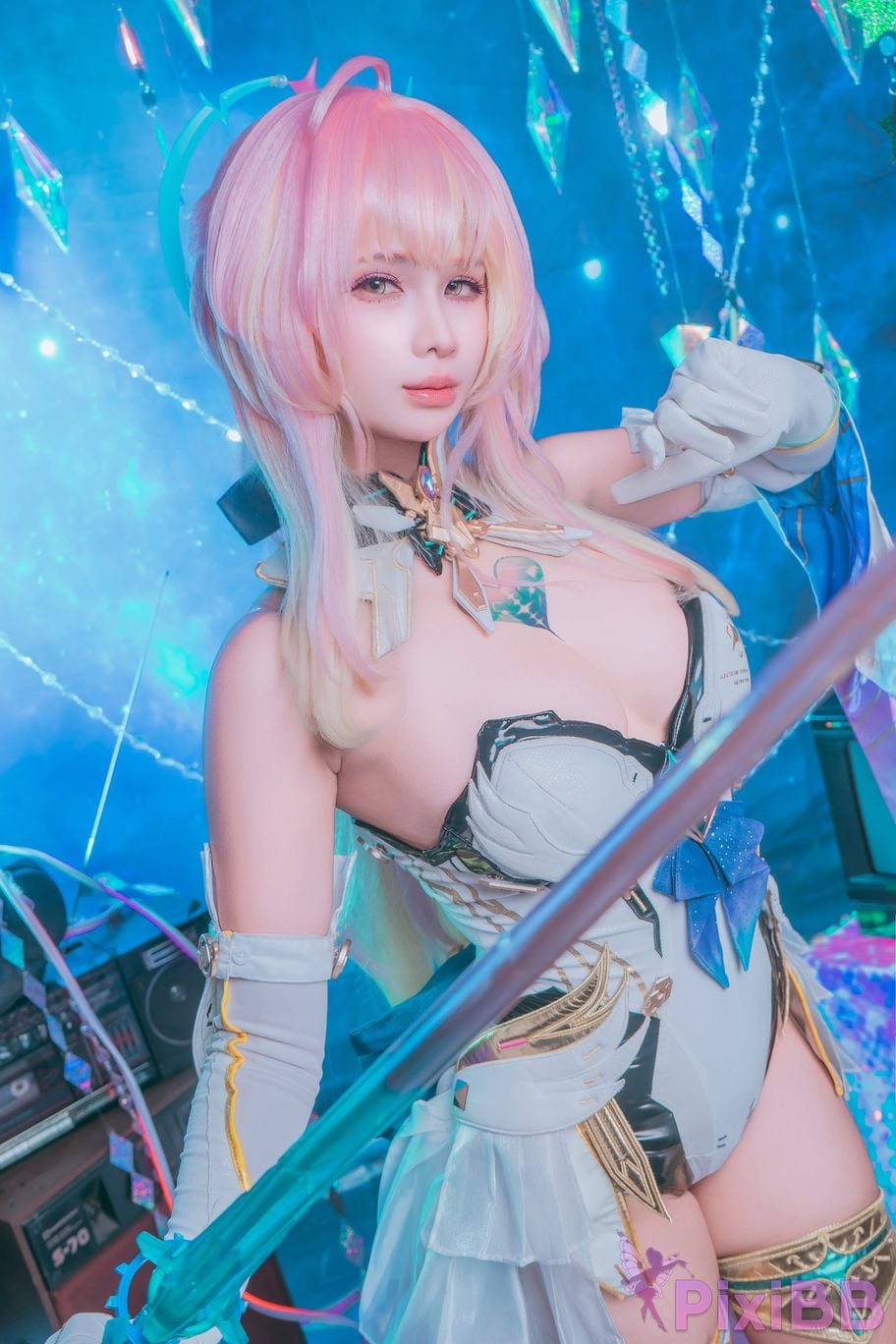 Cosplayer Pyon Aemeath Wuthering Waves Ming Chao amis PixiBB.COM 003
