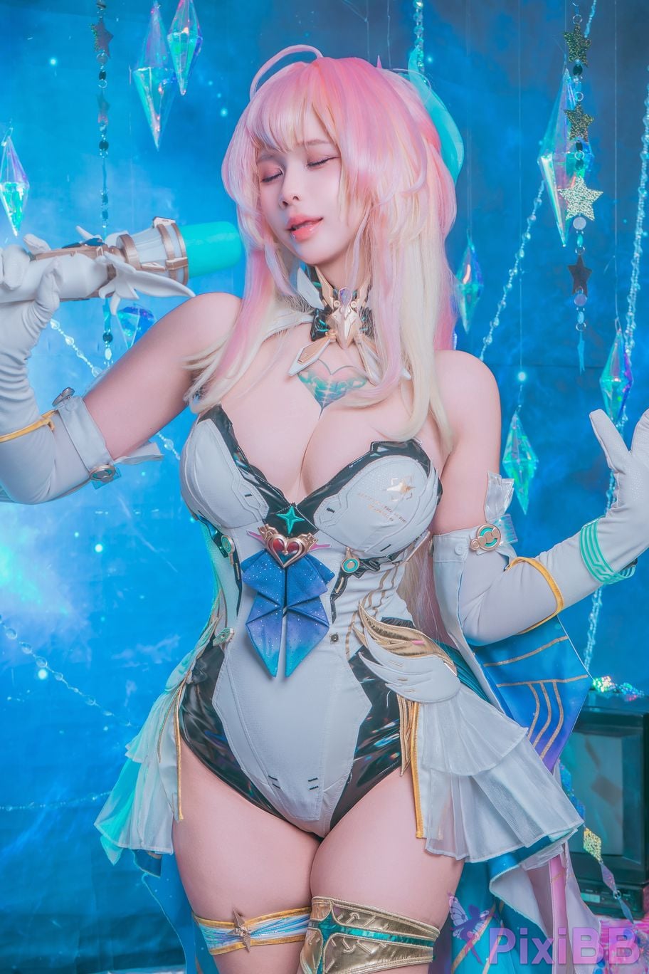 Cosplayer Pyon Aemeath Wuthering Waves Ming Chao amis PixiBB.COM 012