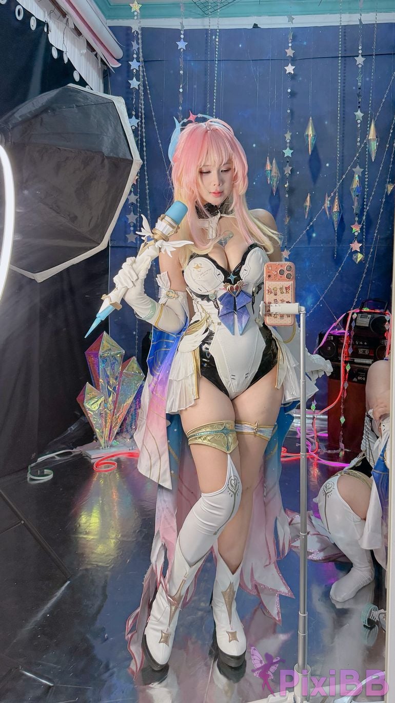 Cosplayer Pyon Aemeath Wuthering Waves Ming Chao amis PixiBB.COM 037