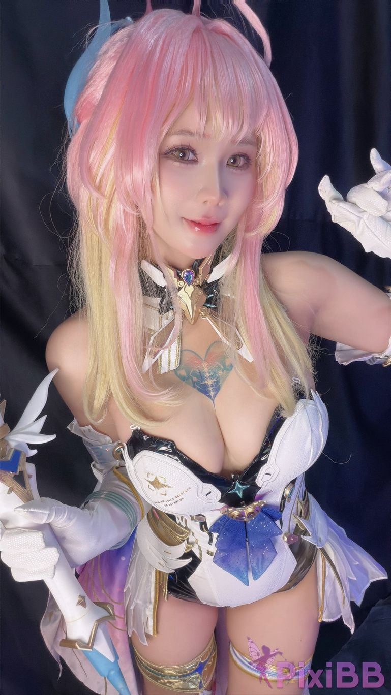 Cosplayer Pyon Aemeath Wuthering Waves Ming Chao amis PixiBB.COM 043