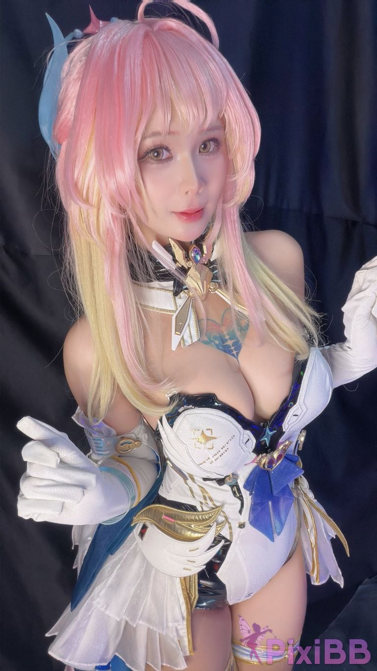 Cosplayer Pyon Aemeath Wuthering Waves Ming Chao amis PixiBB.COM 044