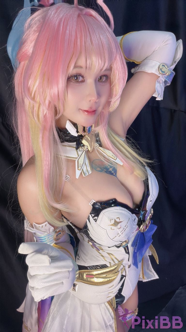 Cosplayer Pyon Aemeath Wuthering Waves Ming Chao amis PixiBB.COM 052