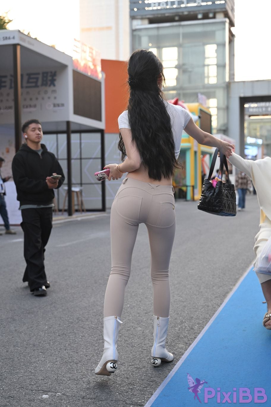 Featured Street Photography Works No.5753 Plump peach pants BB Sauce PixiBB.COM 073