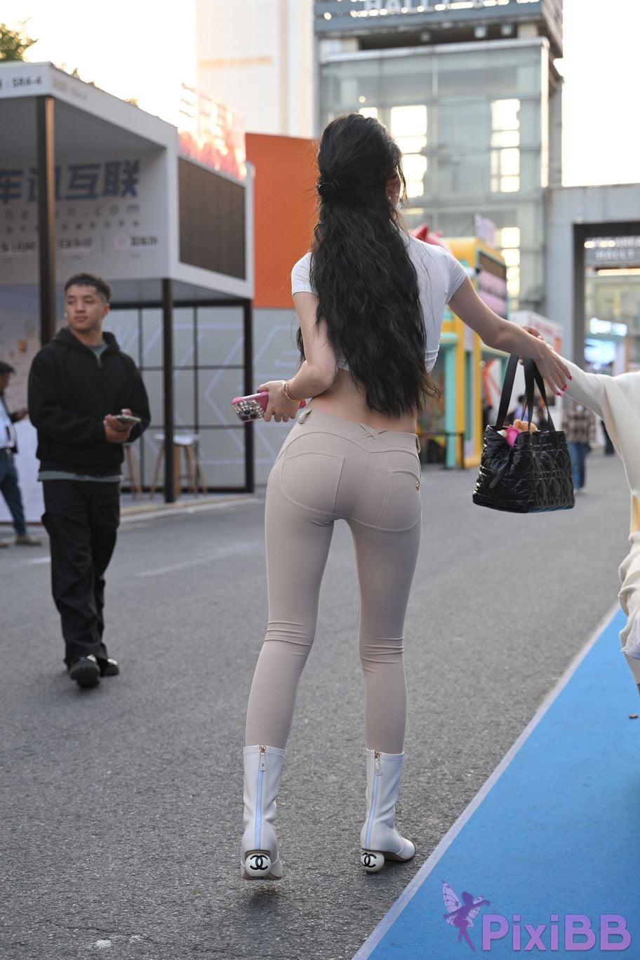 Featured Street Photography Works No.5753 Plump peach pants BB Sauce PixiBB.COM 074
